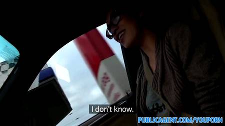 Запикапил на автомобиле безотказную в сексе красотку