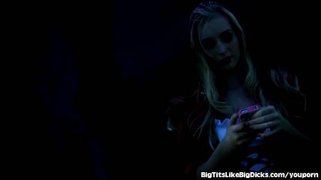 Белоснежка нарвалась на большой член