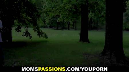 Взрослый мужчина полюбил стройную девку с маленькой грудью