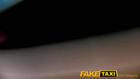 Пассажирка получила густую сперму от водителя такси