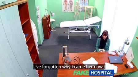 Большой член доктора побывал в ротике и влагалище пациентки