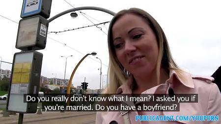 Стеснительная девушка потрахалась с напористым пикапером