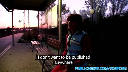 Рыжая красотка в восторге от толстого пениса пикапера