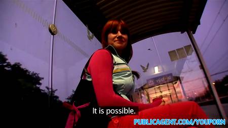 Рыжая красотка в восторге от толстого пениса пикапера