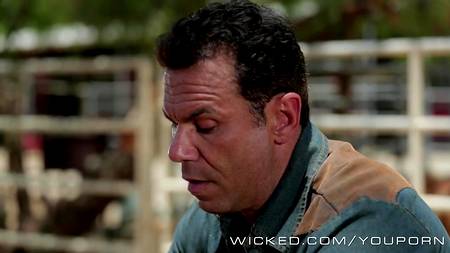 Ковбой трахнул азиатку во все ее дырочки