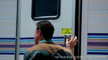 Ковбой трахнул азиатку во все ее дырочки