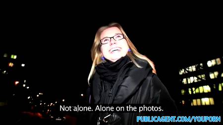 Блондиночка заработала денег снявшись в фильме для взрослых