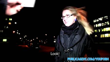 Блондиночка заработала денег снявшись в фильме для взрослых