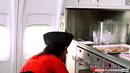 Неземной секс с горячей стюардессой