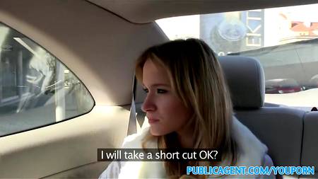 Парень на машине соблазнил на дороге сладкую незнакомку