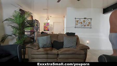 Молоденькая блондинка с удовольствием отдалась взрослому мужику