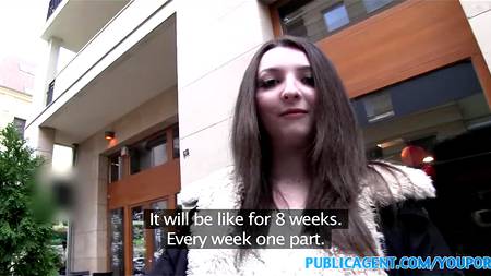 Большой член пикапера наполняет ротик студентки спермаком