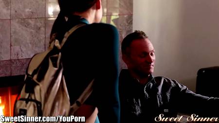 Преподаватель трахает рыженькую девчонку