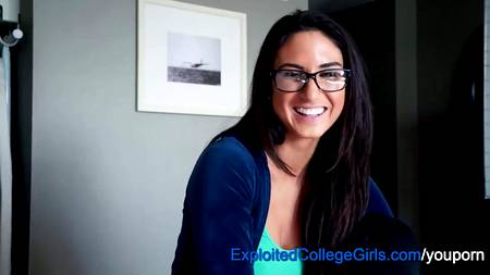 Снял на камеру как первый анальный опыт своей подружки