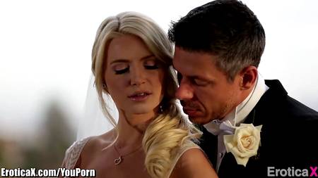 Первая брачная ночь влюбленной пары