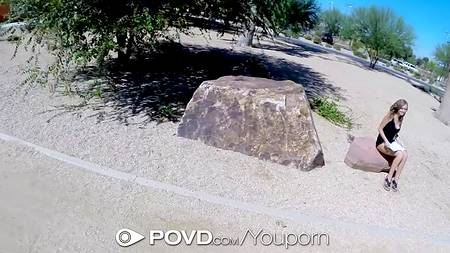 Красавица привела к себе домой незнакомца