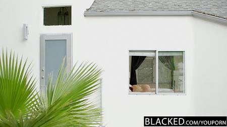 Чернокожий любовник примчался к рыженькой телке