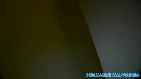 Блондиночка отдалась в подъезде незнакомцу