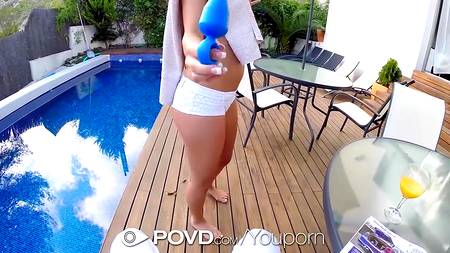 Блондинка обожает когда ее трахают в попку