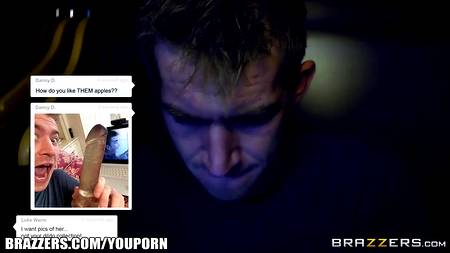 Страстная брюнетка сильно обрадовалась появлению в комнате парня с большим детородным органом