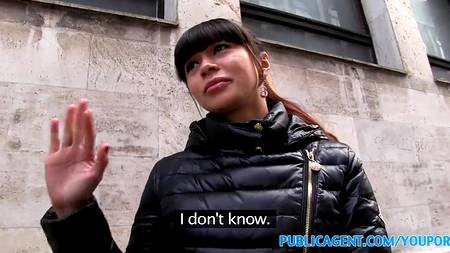 Девушка соглашается потрахаться в подъезде за деньги