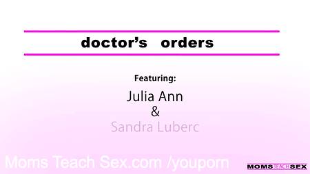 Бурная групповая ебля с участием грудастой врачихи