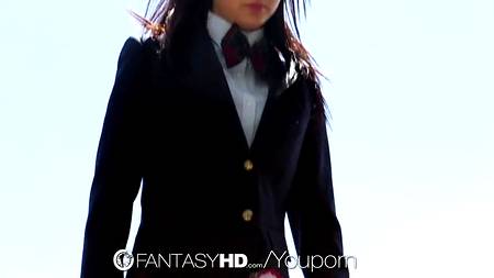 Удовлетворил молоденькую девку толстым пенисом