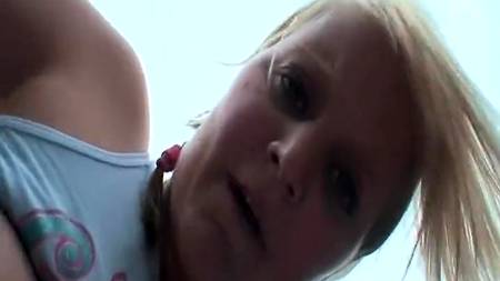 Старый развратник натянул на член молоденькую блондинку