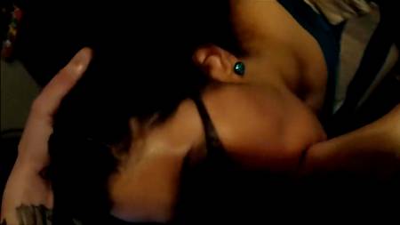 Очкастая девица показала качественный домашний минет