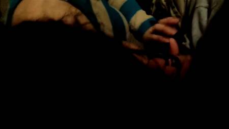 Очкастая девица показала качественный домашний минет