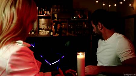 Брутальный мускулистый мужчина дрючит зрелую кобылку в красивом белье