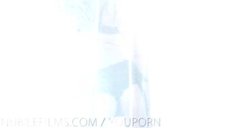 Мужик испытал фантастический кайф с двумя девушками