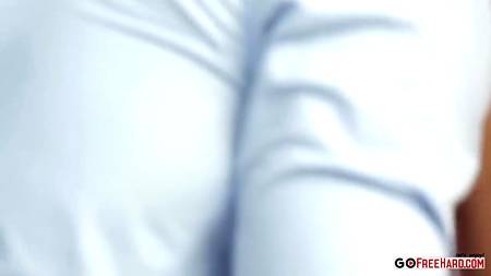 Красиво трахнул свою девушку на кухонном столе