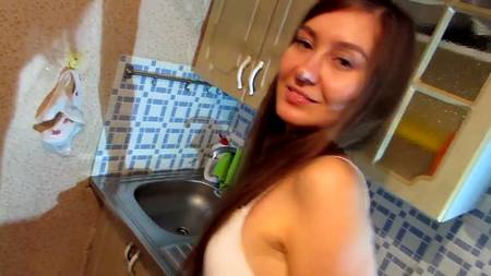 Любительское порно русской пары на кухне перед  веб-камерой