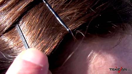 Водила запикапил и трахнул в машине коротко стриженную блондиночку