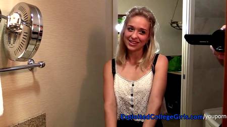 Самец раскрутил блондинку сняться в первоклассном порно