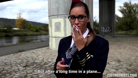 Водила запикапил чешскую студентку и трахнул сучку на улице