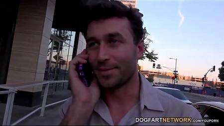 Белый ловелас жестко имеет трех негритосок