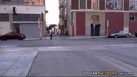 Белый ловелас жестко имеет трех негритосок