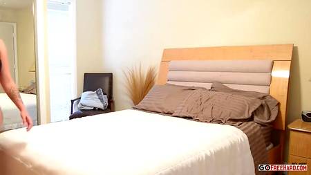 Сексапильная толстушка получила в рот добротную порцию спермы