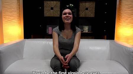 Грудастая чешка на кастинге увлажняется маслом и дает раком