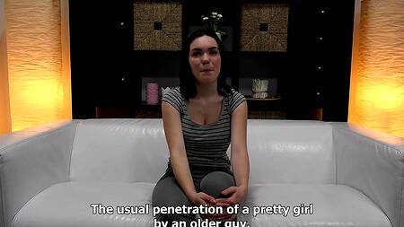 Грудастая чешка на кастинге увлажняется маслом и дает раком