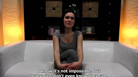 Грудастая чешка на кастинге увлажняется маслом и дает раком