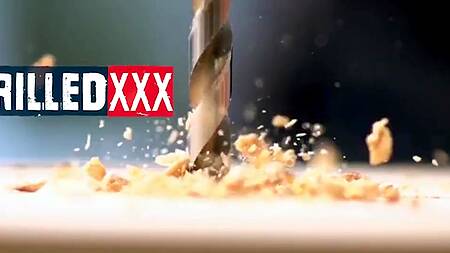 Милфа кончает от игрушек и отдается парню в жопу