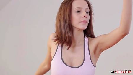 Красотка сразу после гимнастики захотела секса