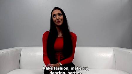 Высокая худышка стонет от секса на кастинге