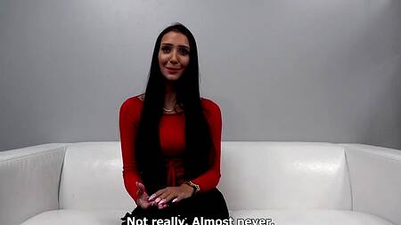 Высокая худышка стонет от секса на кастинге