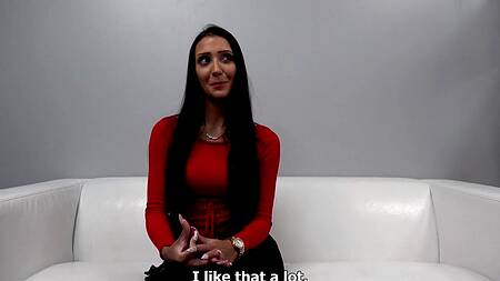 Высокая худышка стонет от секса на кастинге