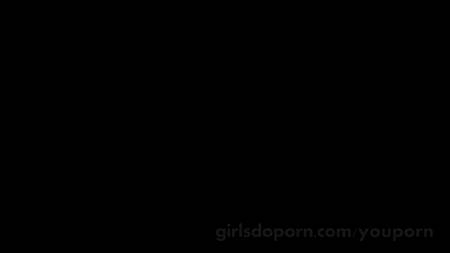 Миловидная девушка насладилась обществом парня