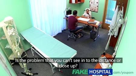 Сексапильная врачиха соблазнила мускулистого мужчину ее чпокнуть